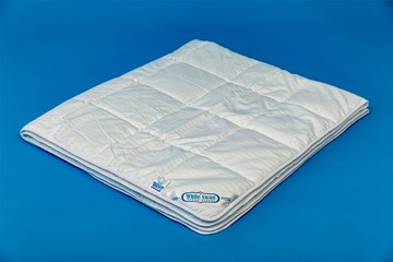 Одеяло лёгкое полутороспальное Белый лебедь в Батайске